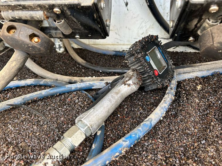 image for item NQ9907 1999 Freightliner FL60  utility / service truck