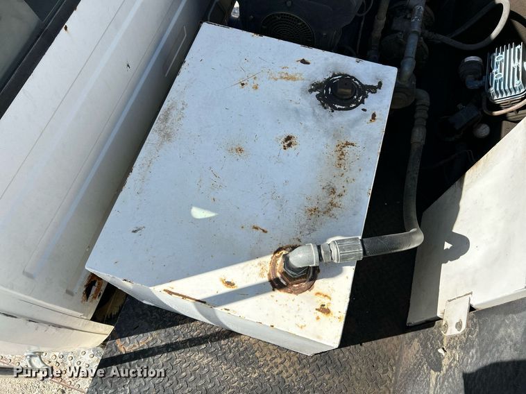 image for item NQ9907 1999 Freightliner FL60  utility / service truck