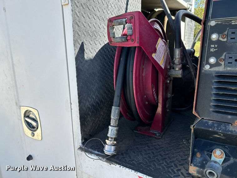 image for item NQ9907 1999 Freightliner FL60  utility / service truck