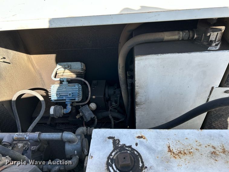 image for item NQ9907 1999 Freightliner FL60  utility / service truck