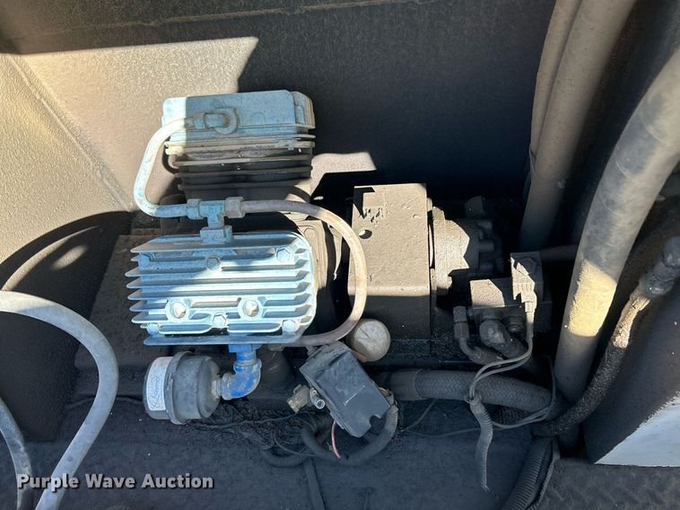 image for item NQ9907 1999 Freightliner FL60  utility / service truck