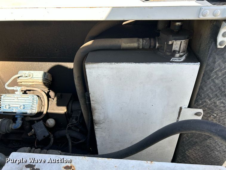 image for item NQ9907 1999 Freightliner FL60  utility / service truck