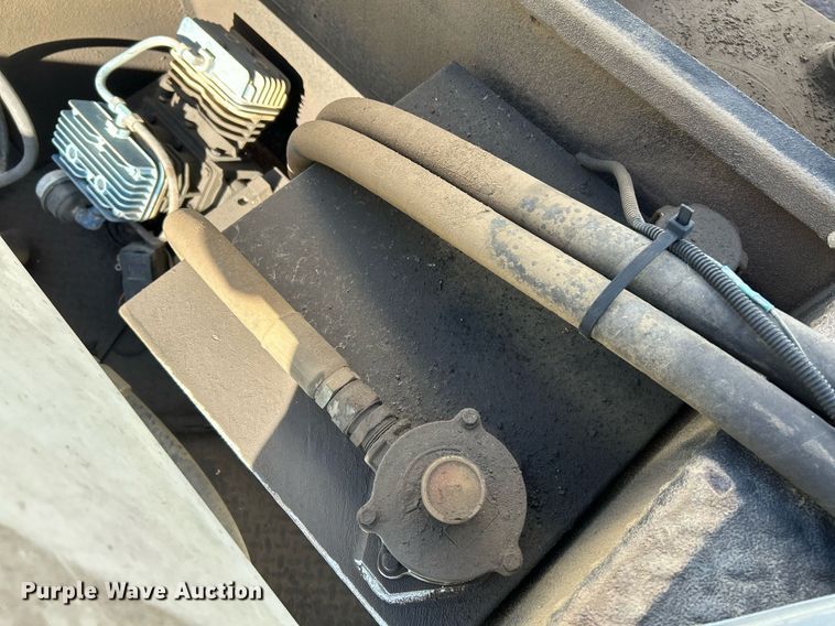 image for item NQ9907 1999 Freightliner FL60  utility / service truck