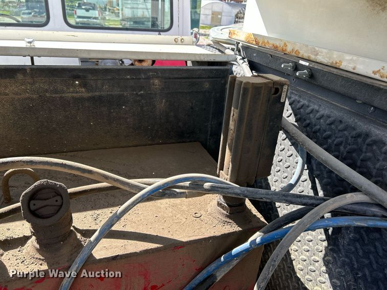 image for item NQ9907 1999 Freightliner FL60  utility / service truck