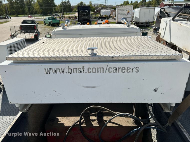 image for item NQ9907 1999 Freightliner FL60  utility / service truck