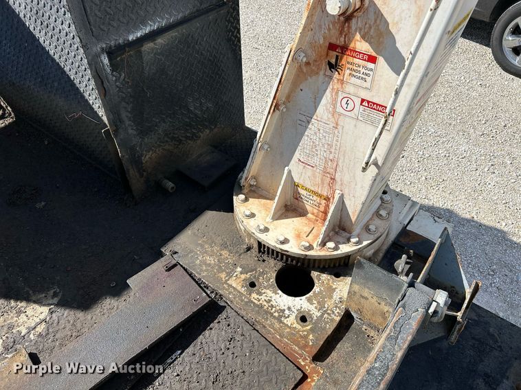 image for item NQ9907 1999 Freightliner FL60  utility / service truck