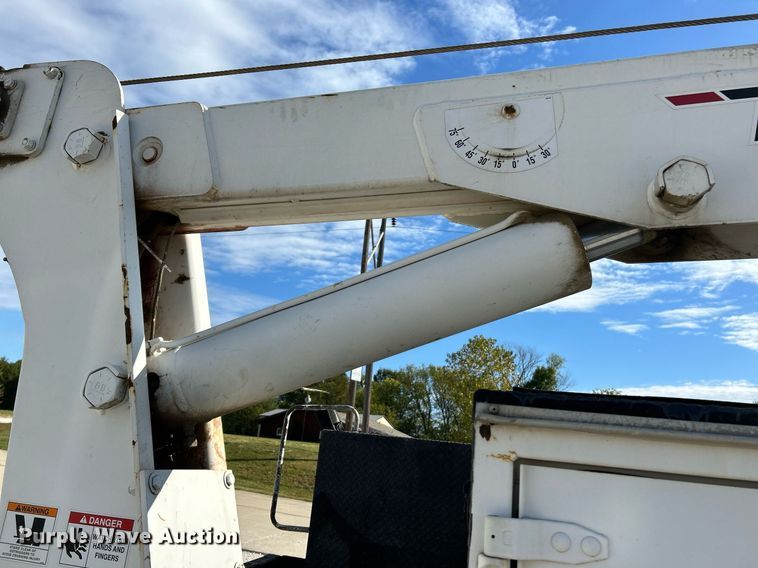 image for item NQ9907 1999 Freightliner FL60  utility / service truck