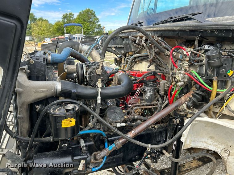 image for item NQ9907 1999 Freightliner FL60  utility / service truck