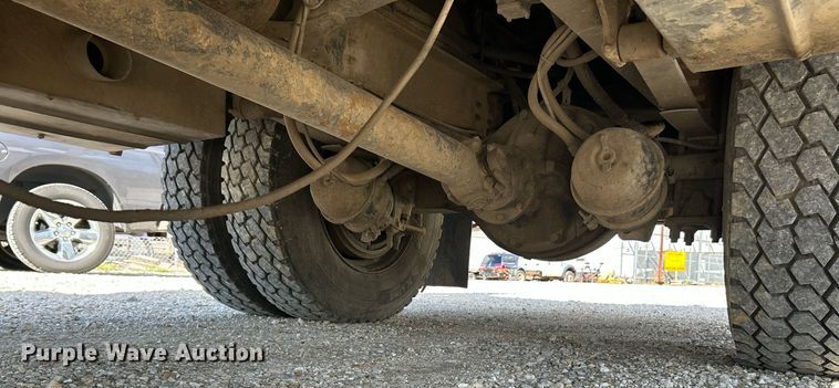 image for item NQ9907 1999 Freightliner FL60  utility / service truck