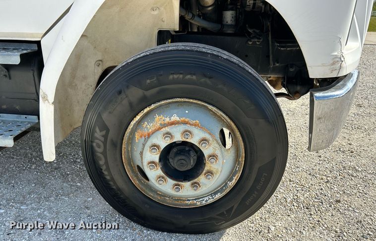 image for item NQ9907 1999 Freightliner FL60  utility / service truck