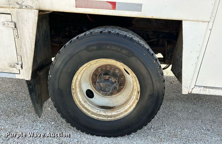 image for item NQ9907 1999 Freightliner FL60  utility / service truck