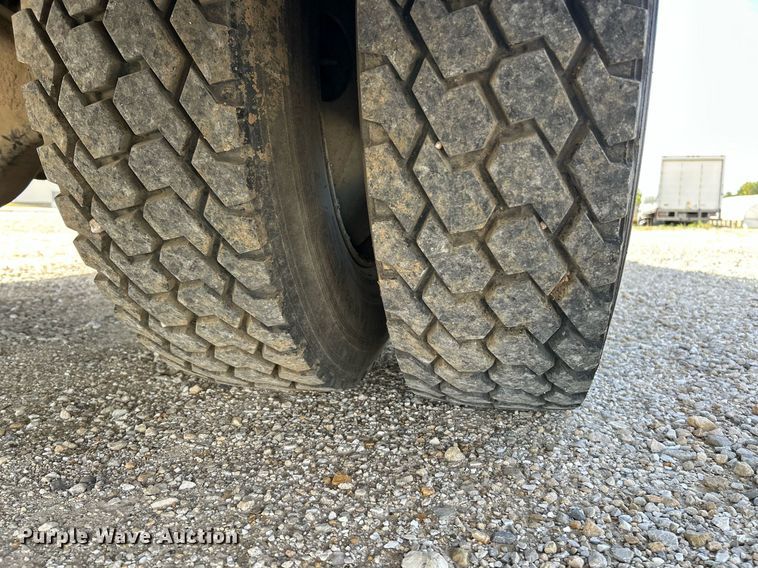 image for item NQ9907 1999 Freightliner FL60  utility / service truck