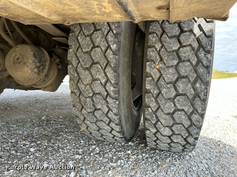 image for item NQ9907 1999 Freightliner FL60  utility / service truck