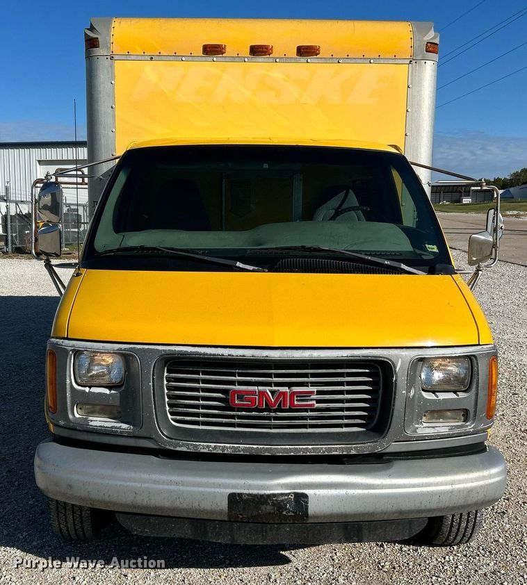 image for item NQ9908 1998 GMC 3500  box truck