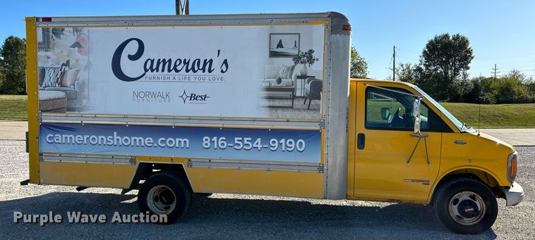 image for item NQ9908 1998 GMC 3500  box truck