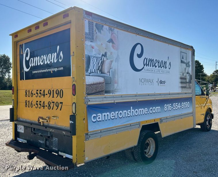 image for item NQ9908 1998 GMC 3500  box truck