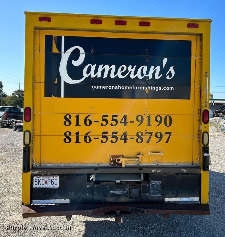 image for item NQ9908 1998 GMC 3500  box truck