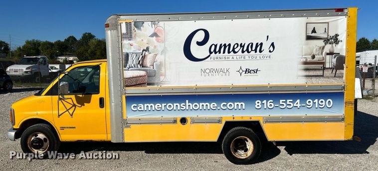image for item NQ9908 1998 GMC 3500  box truck