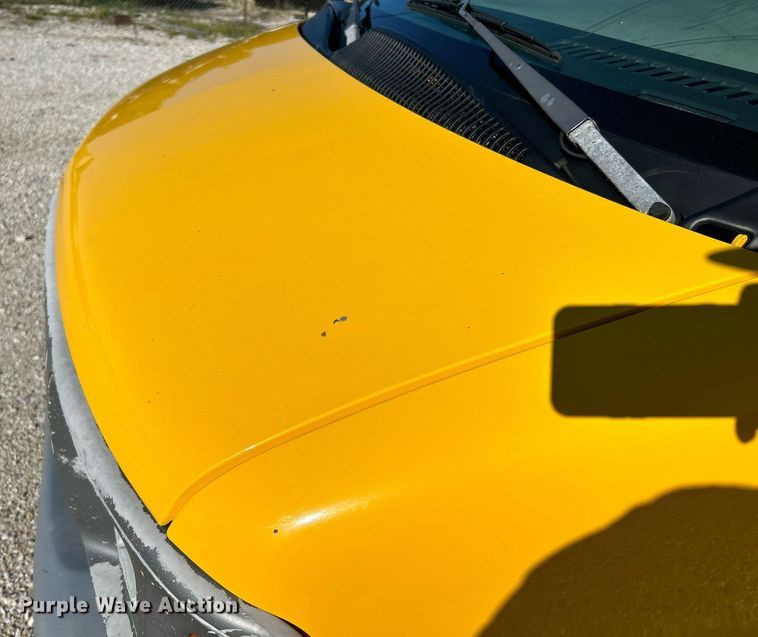 image for item NQ9908 1998 GMC 3500  box truck