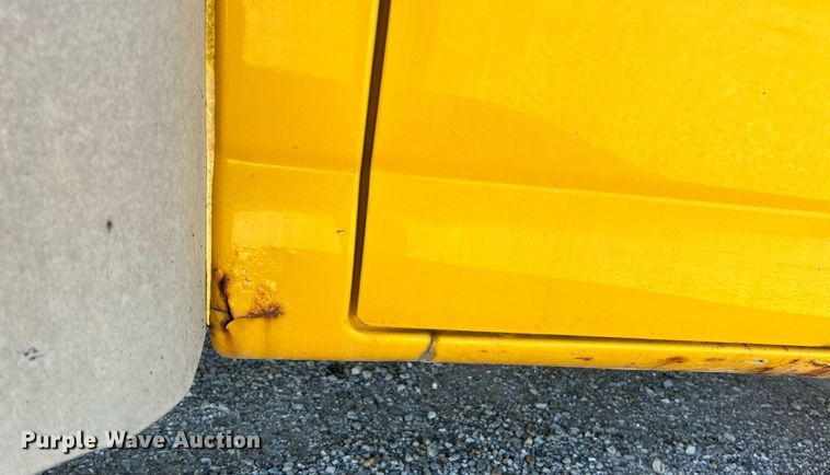 image for item NQ9908 1998 GMC 3500  box truck