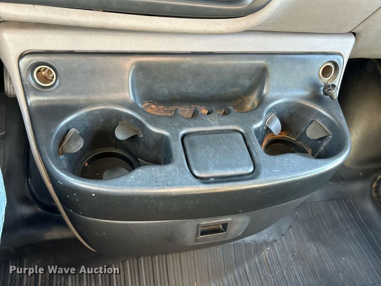 image for item NQ9908 1998 GMC 3500  box truck