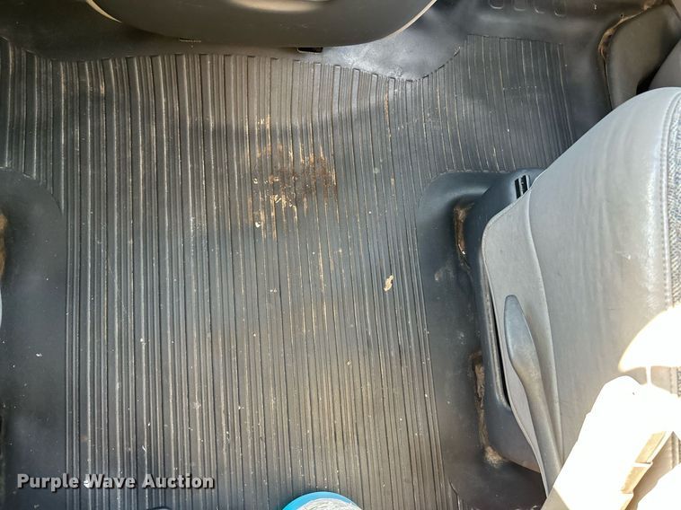 image for item NQ9908 1998 GMC 3500  box truck