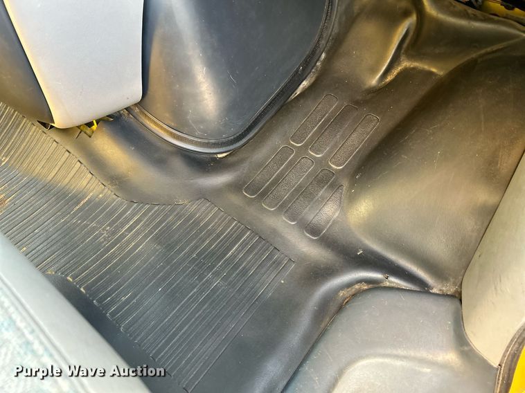 image for item NQ9908 1998 GMC 3500  box truck