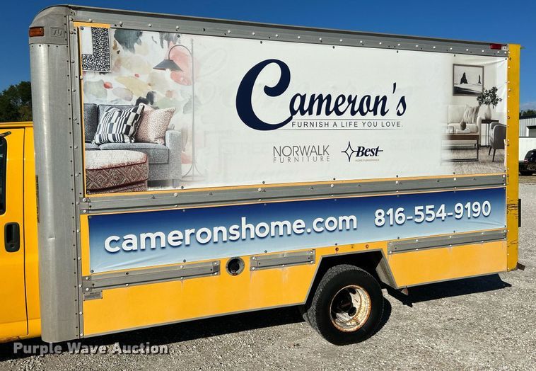 image for item NQ9908 1998 GMC 3500  box truck