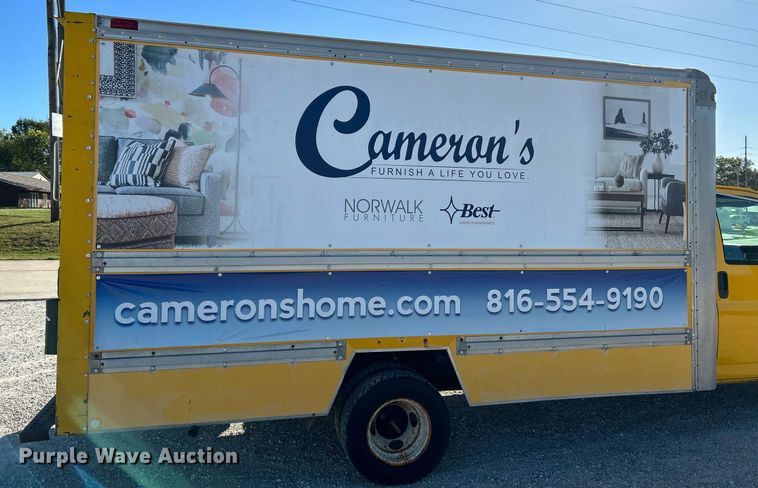 image for item NQ9908 1998 GMC 3500  box truck