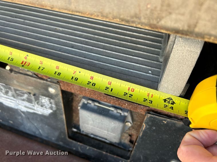 image for item NQ9908 1998 GMC 3500  box truck