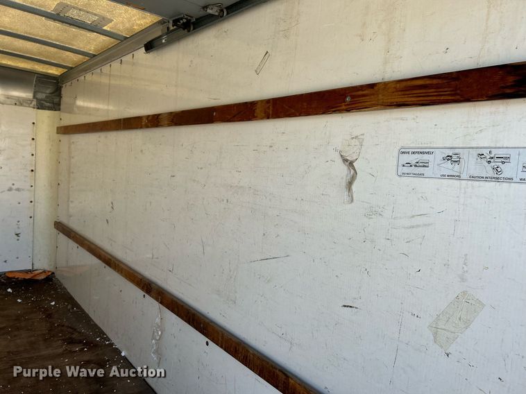 image for item NQ9908 1998 GMC 3500  box truck