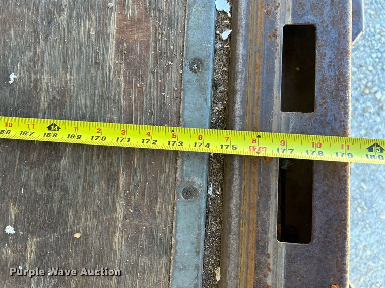 image for item NQ9908 1998 GMC 3500  box truck