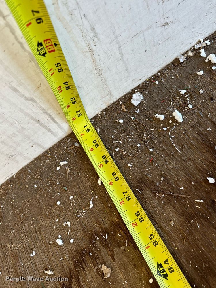 image for item NQ9908 1998 GMC 3500  box truck