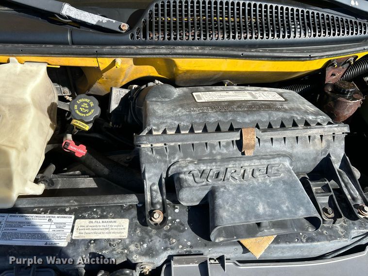 image for item NQ9908 1998 GMC 3500  box truck