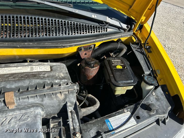 image for item NQ9908 1998 GMC 3500  box truck