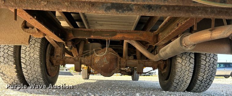 image for item NQ9908 1998 GMC 3500  box truck