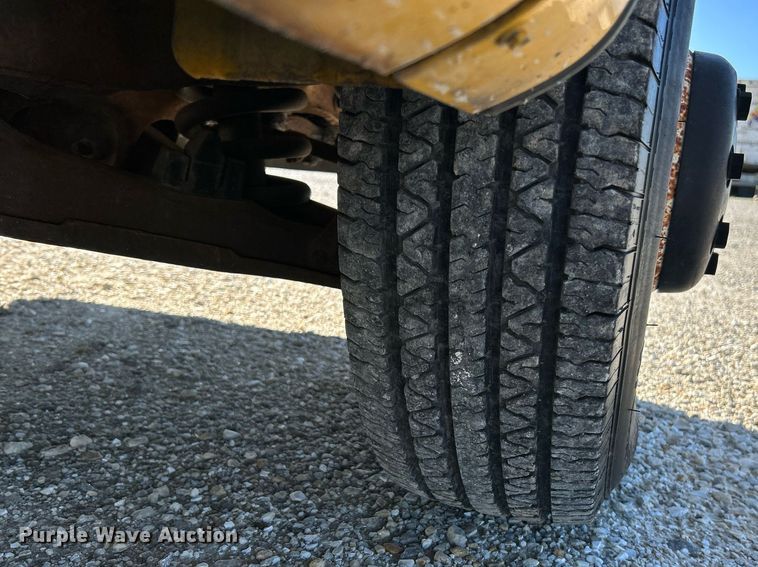 image for item NQ9908 1998 GMC 3500  box truck