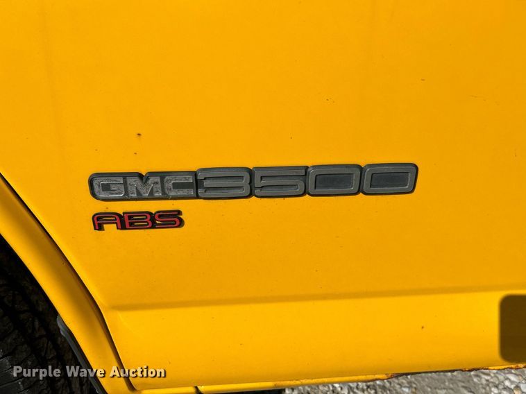 image for item NQ9908 1998 GMC 3500  box truck