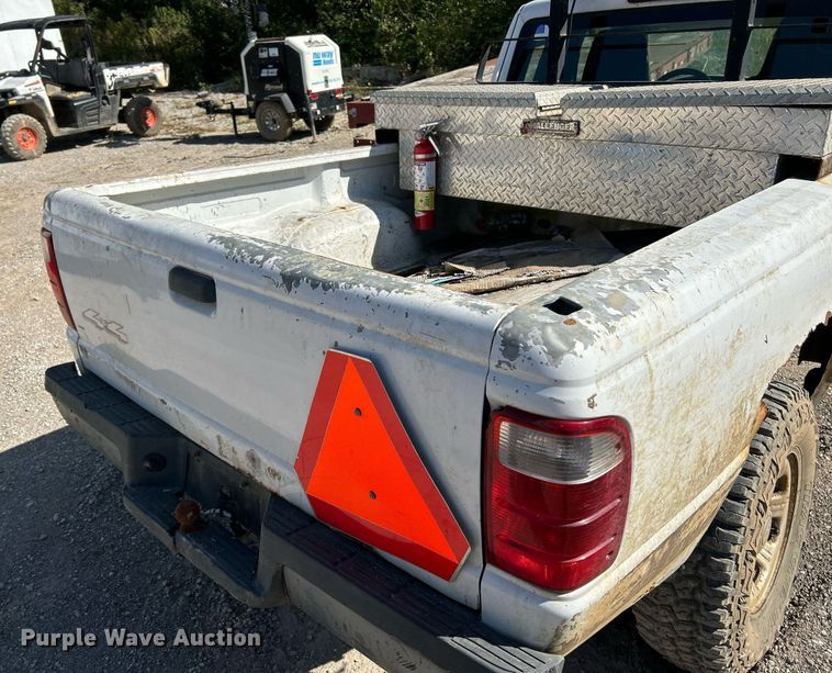 image for item NQ9921 2004 Ford Ranger  SuperCab pickup truck