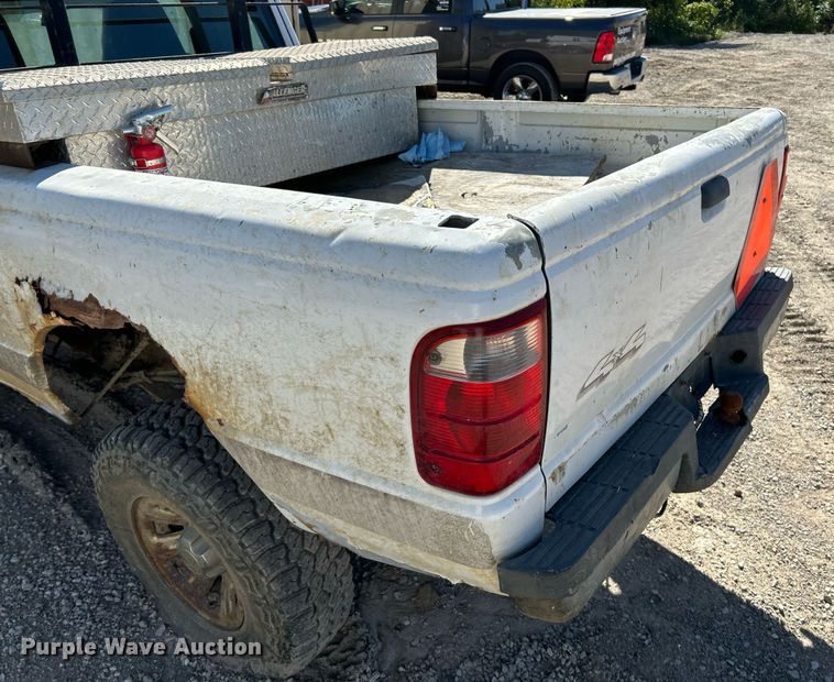 image for item NQ9921 2004 Ford Ranger  SuperCab pickup truck