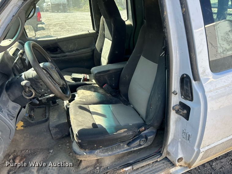 image for item NQ9921 2004 Ford Ranger  SuperCab pickup truck