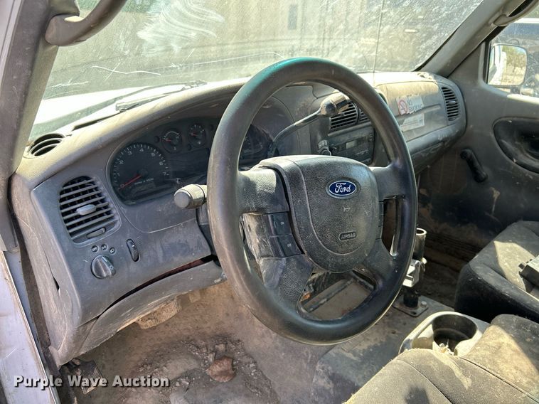 image for item NQ9921 2004 Ford Ranger  SuperCab pickup truck