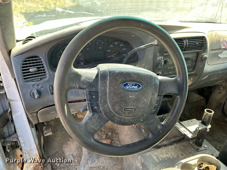 image for item NQ9921 2004 Ford Ranger  SuperCab pickup truck