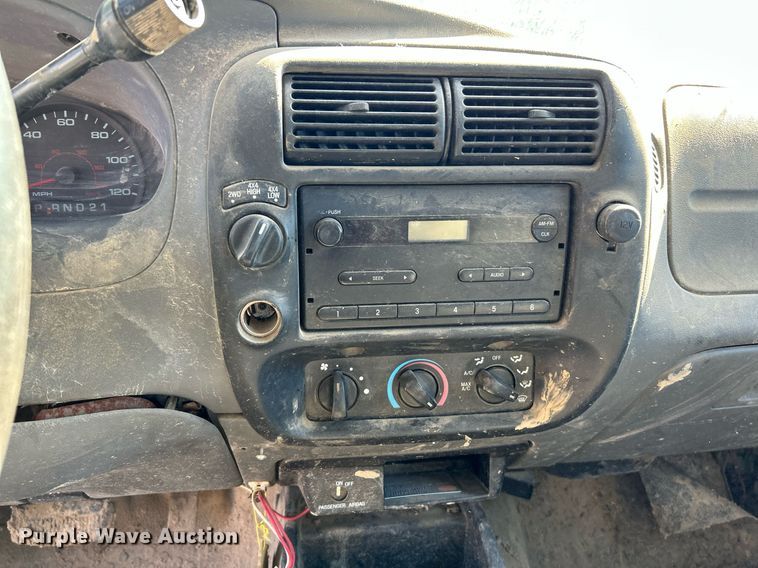 image for item NQ9921 2004 Ford Ranger  SuperCab pickup truck