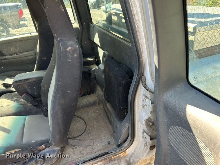 image for item NQ9921 2004 Ford Ranger  SuperCab pickup truck