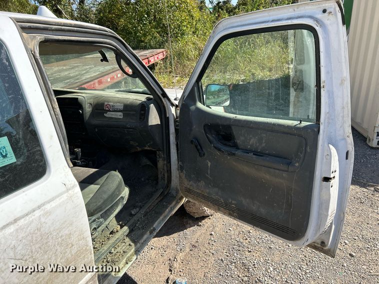 image for item NQ9921 2004 Ford Ranger  SuperCab pickup truck