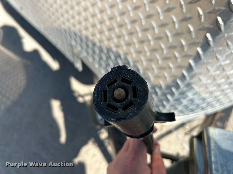 image for item NQ9923 2015 Doolittle FD-304  enclosed cargo trailer