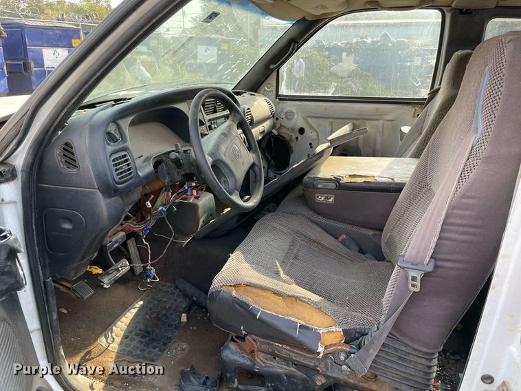 image for item NT9531 2001 Dodge Ram 2500  Quad Cab pickup truck