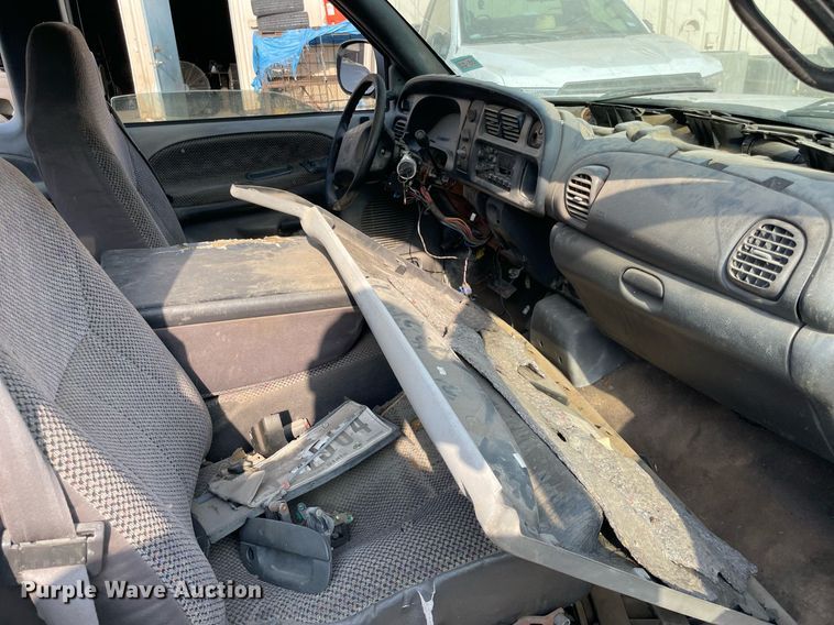 image for item NT9531 2001 Dodge Ram 2500  Quad Cab pickup truck