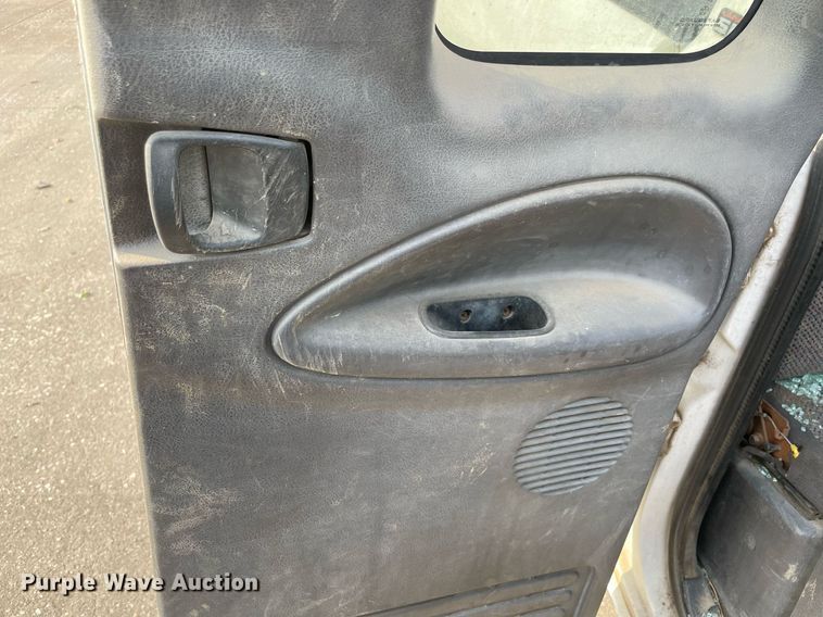 image for item NT9531 2001 Dodge Ram 2500  Quad Cab pickup truck